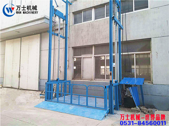 室外導軌式升降機（平臺