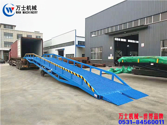 集裝箱移動(dòng)式登車(chē)橋
